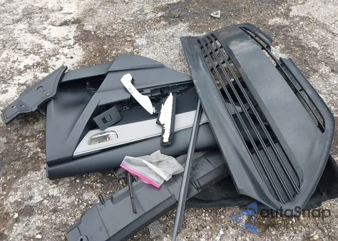 2017 Toyota Corolla Le z USA, uszkodzony, nr VIN 2T1BURHE8HC912376